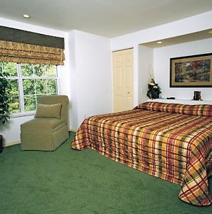 Cw Branson Falls Hotel Room photo