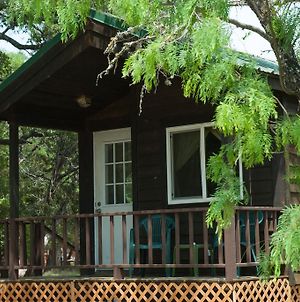 Medina Lake Camping Resort Cabin 8 Lakehills Exterior photo