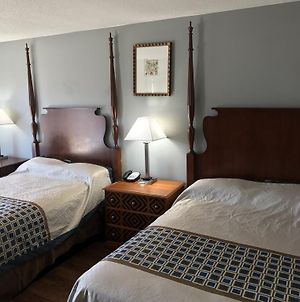 Americas Best Value Inn & Suites - Russellville Exterior photo