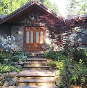 Stonekroft Guesthouse Shawnigan Lake Exterior photo