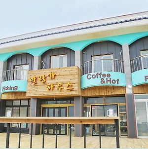Alangga Guesthouse Seogwipo Exterior photo