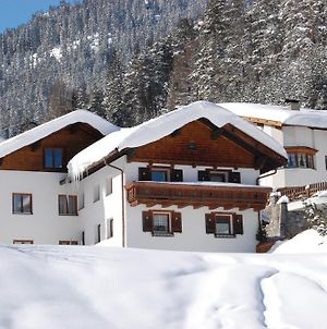 Haus Oberland Bed & Breakfast Sankt Anton am Arlberg Exterior photo