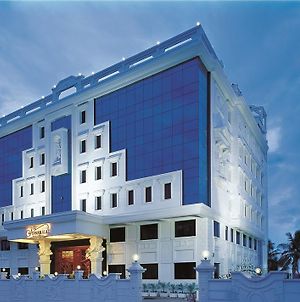 Annamalai International Hotel Pondicherry Exterior photo