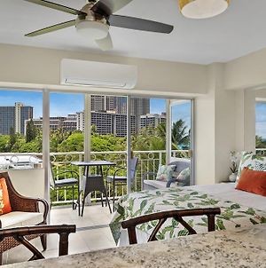 Waikiki Shore 515 Beachfront & Upgrade Apartment Honolulu Exterior photo