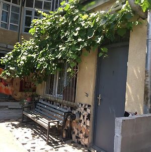 Historical Apartment In City Center Tbilisi Exterior photo