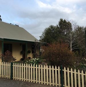 Country Pleasures Bed And Breakfast Angaston Exterior photo