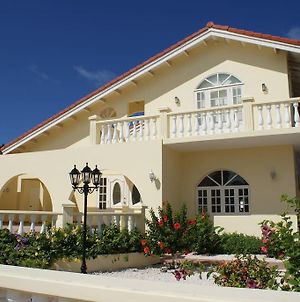 La Dolce Vita Apartments Palm Beach Exterior photo