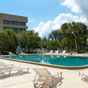 Howard Johnson Plaza Tampa-Downtown Hotel Exterior photo