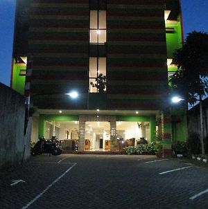 Hotel Caravan Jakarta Exterior photo