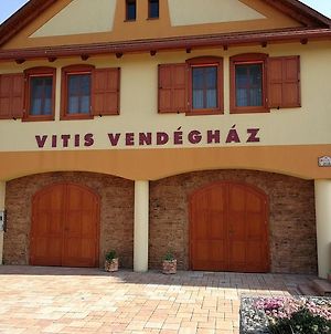 Vitis Vendeghaz Hotel Becsehely Exterior photo