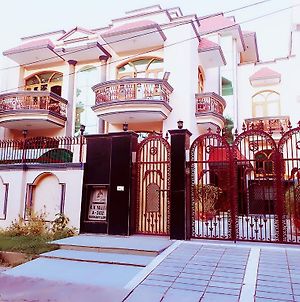 Itsy By Treebo - Starline Residency Hotel Gurgaon Exterior photo