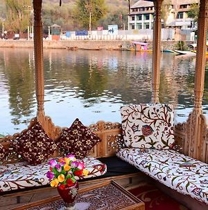 White House Group Of Houseboats Hotel Srinagar  Exterior photo