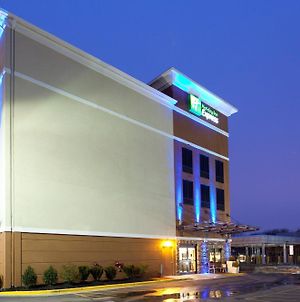 Holiday Inn Express Washington Dc - BW Parkway Hyattsville Exterior photo