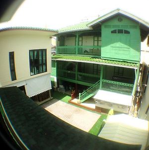 Green Teak House Hotel Bangkok Exterior photo