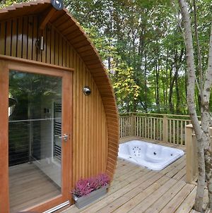 Riverbeds Lodges With Hot Tubs Fort William Exterior photo