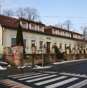 Hotel Boucek Mochov Exterior photo