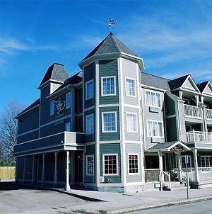 The Village Inn Of Lakefield Exterior photo