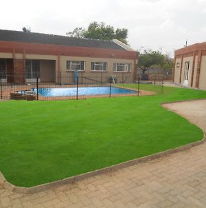 Pebble Rock Lodge Bulawayo Exterior photo