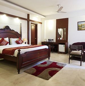 Hotel Comfort Zone Greater Kailash New Delhi Exterior photo