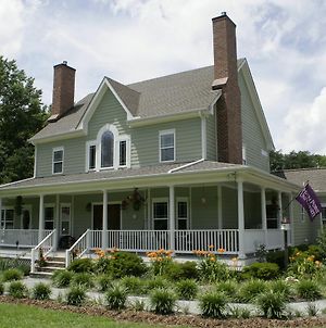 Seven Oaks Inn Bed And Breakfast High Point Exterior photo