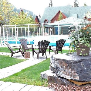 Fenwick Vacation Rentals Open Pool & Hot Tub Canmore Exterior photo