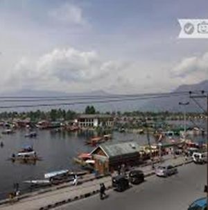 Hotel Imperial Lake View Srinagar  Exterior photo