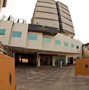 Paramount Tower Hotel Kozhikode Exterior photo