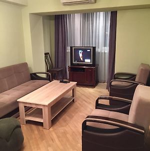 Cozy Apartment Near Republic Square Yerevan Exterior photo