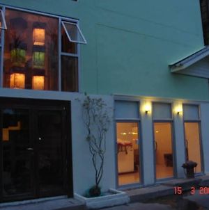 Kaset Guesthouse Bangkok Exterior photo