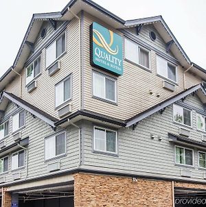 Quality Hotel & Suites Langley Exterior photo