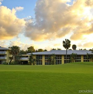 Miami Lakes Hotel And Golf Exterior photo