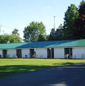 Adirondack Inn Saratoga Springs Exterior photo