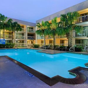 Doubletree By Hilton Hotel Houston Hobby Airport Facilities photo