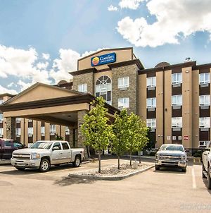 Comfort Inn & Suites Fort Saskatchewan Exterior photo