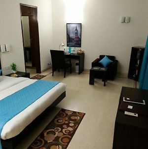 The Essence Suite Gurgaon Exterior photo