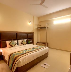 Atithi Suites Greater Noida Exterior photo