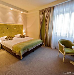 Hotel Prezydencki 4-Star Rzeszow Room photo