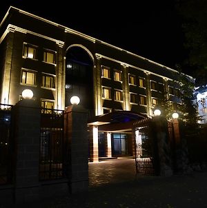 Nurtau Hotel Pavlodar Exterior photo