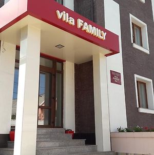 Vila Family Hotel Cricova Exterior photo