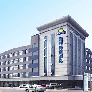 Days Inn Frontier Qingdao Airport Chengyang Exterior photo
