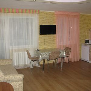 Uutnaya Quartira Fentesi Apartment Kryvyi Rih Exterior photo