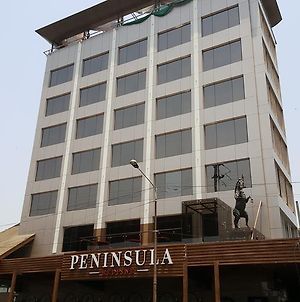 Peninsula Redpine Hotel Mumbai Exterior photo