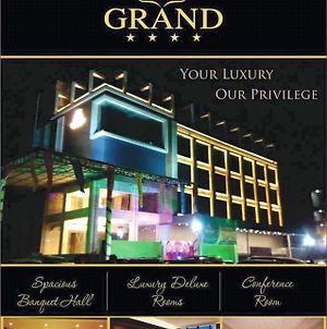 Dng The Grand Hotel Kanpur Exterior photo