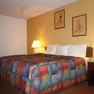 Red Lion Inn & Suites Yakima Exterior photo