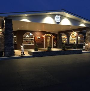 Landmark Motor Inn Glens Falls Exterior photo