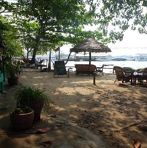 Raksa Bar & Bungalows Sihanoukville Exterior photo