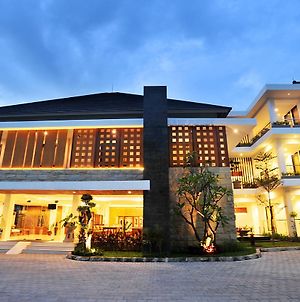 Kautaman Hotel Mataram Exterior photo