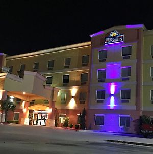 Robinson Inn And Suites Exterior photo