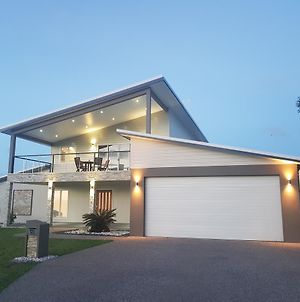 Modern Luxury Ocean Views Villa Townsville Exterior photo