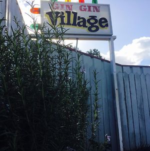 Gin Gin Village Motor Inn Motel Exterior photo